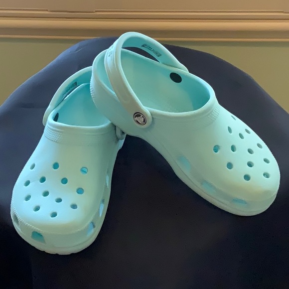 size 5 crocs shoes